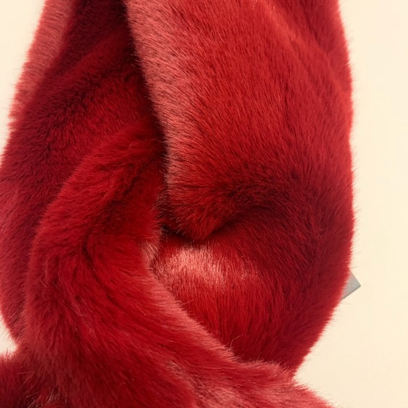 KIMBERLY.C Faux Fur Scarf - Picture 2 of 4